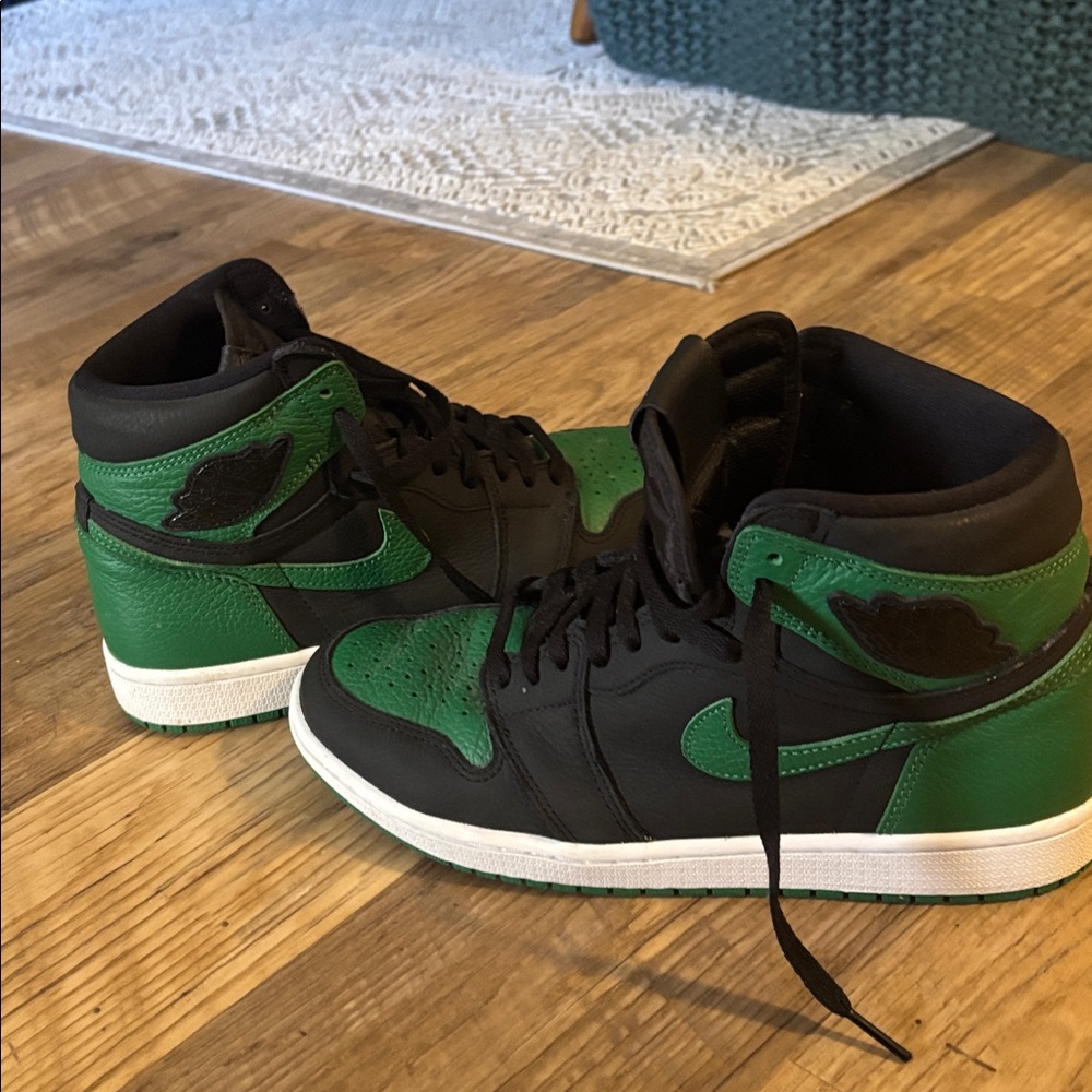 Like New Nike Air Jordan 1 Retro High OG “Pine Green 2.0”